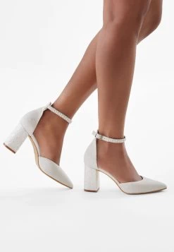 Fiarucci Bridal Bryoni Bruidsschoenen 15 Fiarucci Bridal Bryoni Bruidsschoenen -Droom Trouwjurk bryoni off white suede glitter