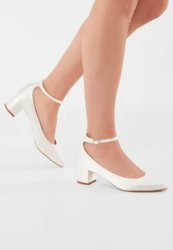 Rainbow Club Kamilla Bruidsschoenen 13 Rainbow Club Kamilla Bruidsschoenen -Droom Trouwjurk kamilla ivory satin 1