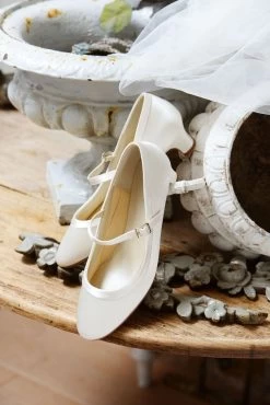 Rainbow Club Larissa Bruidsschoenen Ivoor 15 Rainbow Club Larissa Bruidsschoenen Ivoor -Droom Trouwjurk larissa 3 1