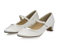 Rainbow Club Larissa Witte Bruidsschoenen 12 Rainbow Club Larissa Witte Bruidsschoenen -Droom Trouwjurk larissa white satin 6 1