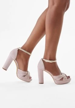 Fiarucci Bridal Marilou Bruidsschoenen Roze 17 Fiarucci Bridal Marilou Bruidsschoenen Roze -Droom Trouwjurk marilou powder pink