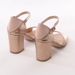 Content Flora Bruidsschoenen Rose 10 Content Flora Bruidsschoenen Rose -Droom Trouwjurk mc flora rose 5