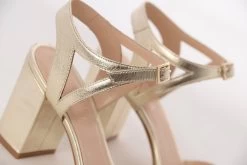 Content Cassia Champagne Bruidsschoenen -Droom Trouwjurk moments by content cassia champagne 6