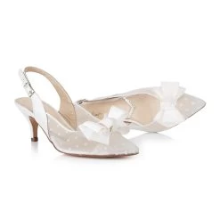 Rachel Simpson Bruidsschoenen Pixie-Beau -Droom Trouwjurk pixie beau lying down pair web 2400xjpg. 1