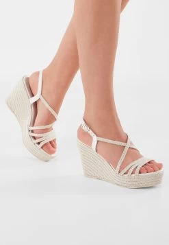 Fiarucci Bridal Quinty Bruidsschoenen 16 Fiarucci Bridal Quinty Bruidsschoenen -Droom Trouwjurk quinty perle braided